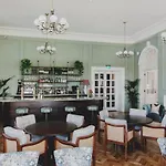 The Queens Hotel
