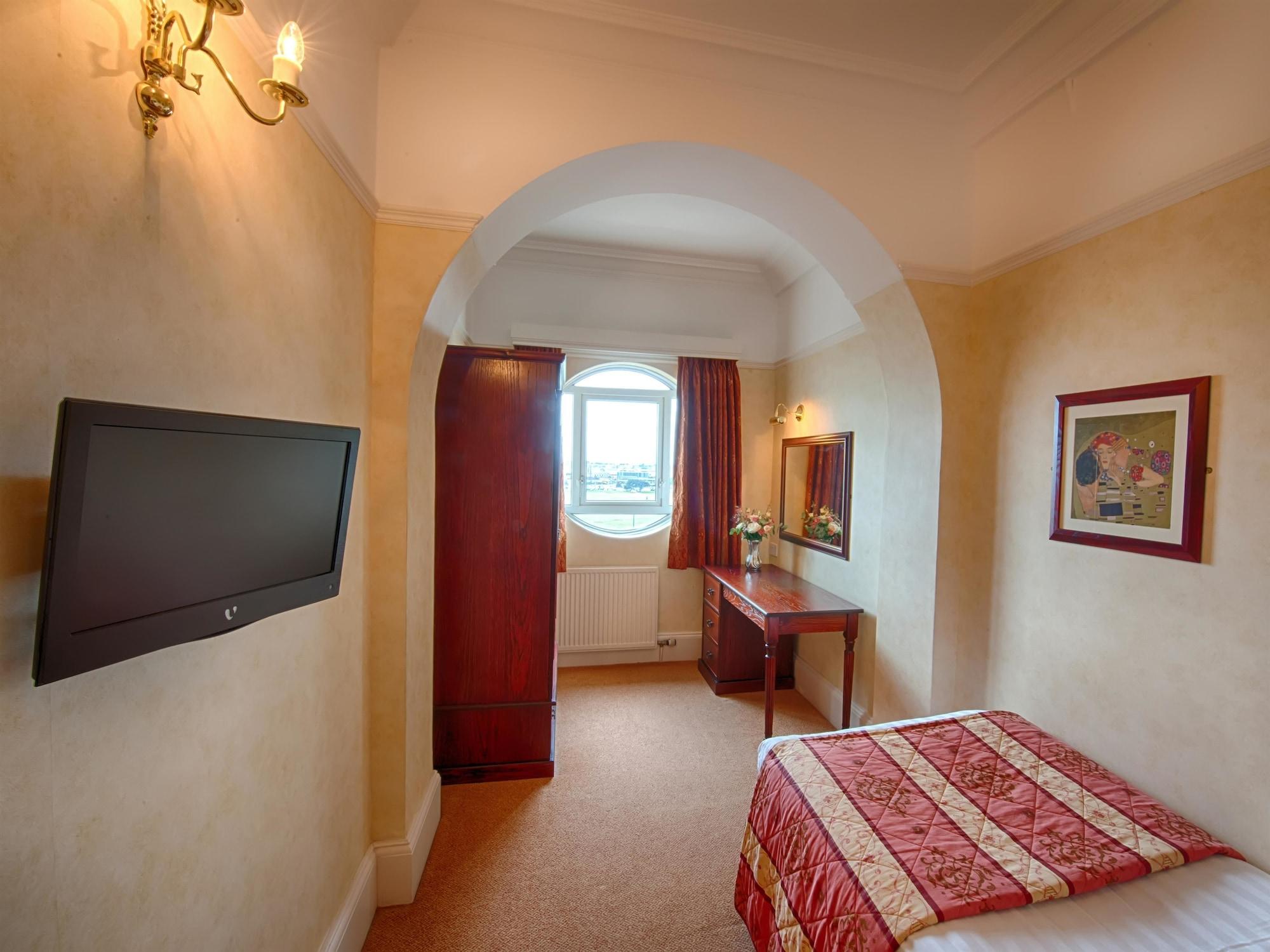 Hotel The Queens 4*